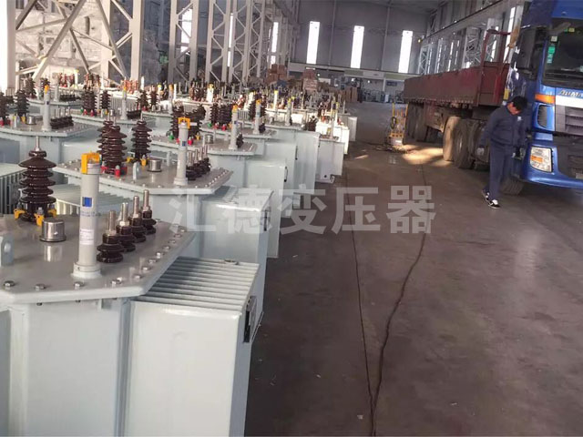 福建准备装车的变压器